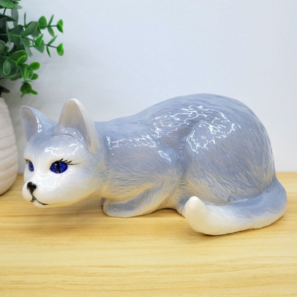 Vintage Ceramic Cat Figurine – Gray & White with Blue Eyes 🐾💙